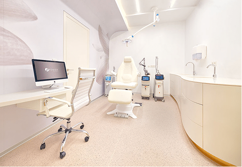 Behandlungszimmer einer kooperierenden Privatklinik von Body of Dreams.