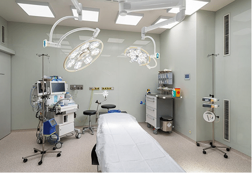 Operationssaal einer kooperierenden Privatklinik von Body of Dreams.